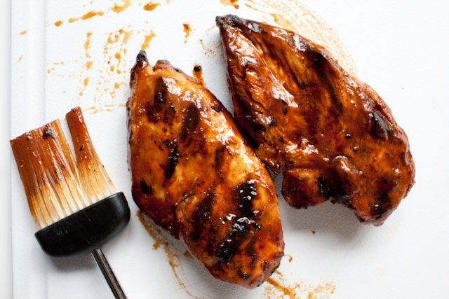 Simple Kansas City-Style Homemade Barbecue Sauce Recipe - only 70 calories per 2 tablespoons