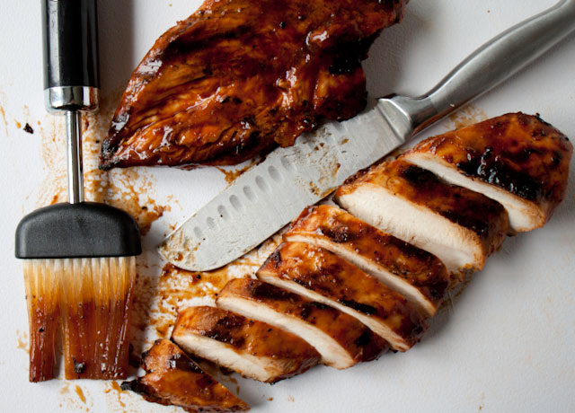 Simple Kansas City-Style Homemade Barbecue Sauce Recipe - only 70 calories per 2 tablespoons
