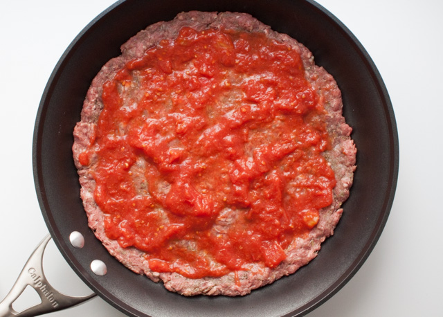 Pepperoni Meatzza Recipe! A low carb pizza recipe made with ground beef topped with fresh mozzarella and pepperoni. It's like big meatball with cheese and sauce - so good! 