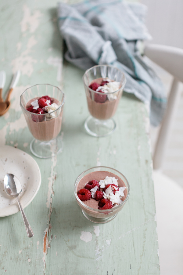 Eating in the Middle - A Mostly Wholesome Cookbook by Andie Mitchell - low calorie / healthy recipes with big flavor like these breakfast chia puddings