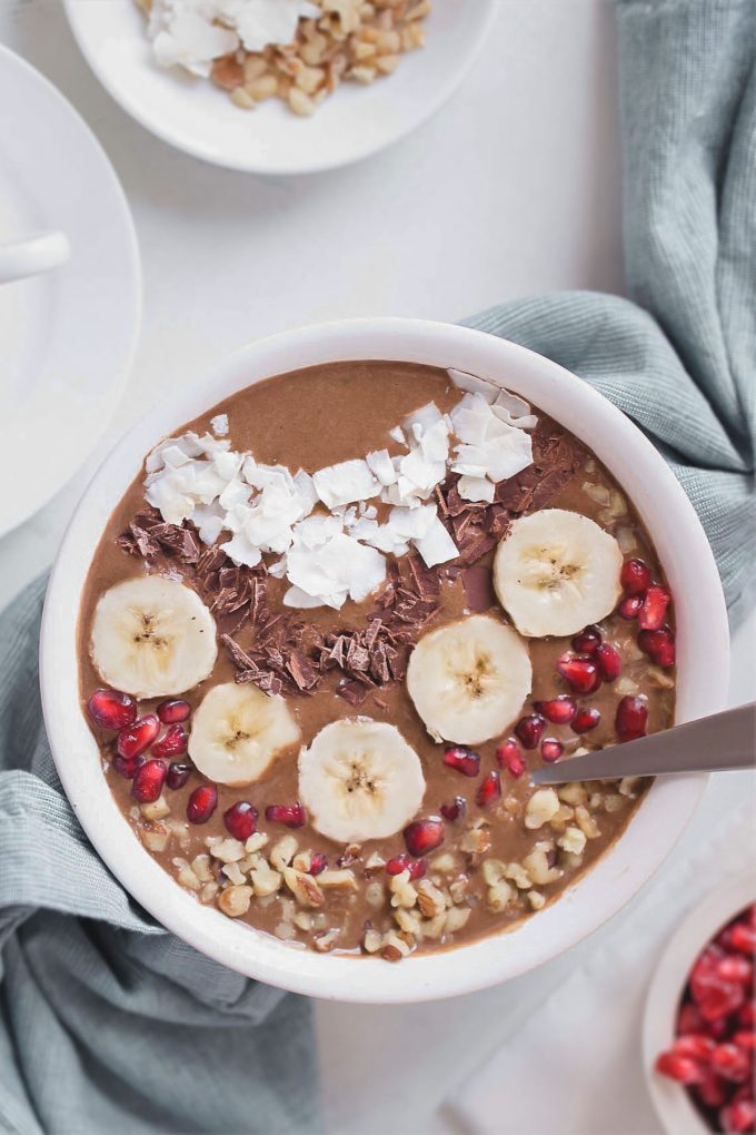 High Protein Chocolate Espresso Smoothie Bowl - To make a smoothie bowl that tastes like an iced mocha, simply blend up healthy ingredients like almond milk, baby spinach, a scoop of chocolate protein powder, unsweetened cocoa powder, and a touch of espresso powder (or instant coffee). This chocolate smoothie bowl is thick, rich, super chocolatey, and provides a whopping 29 grams of protein.