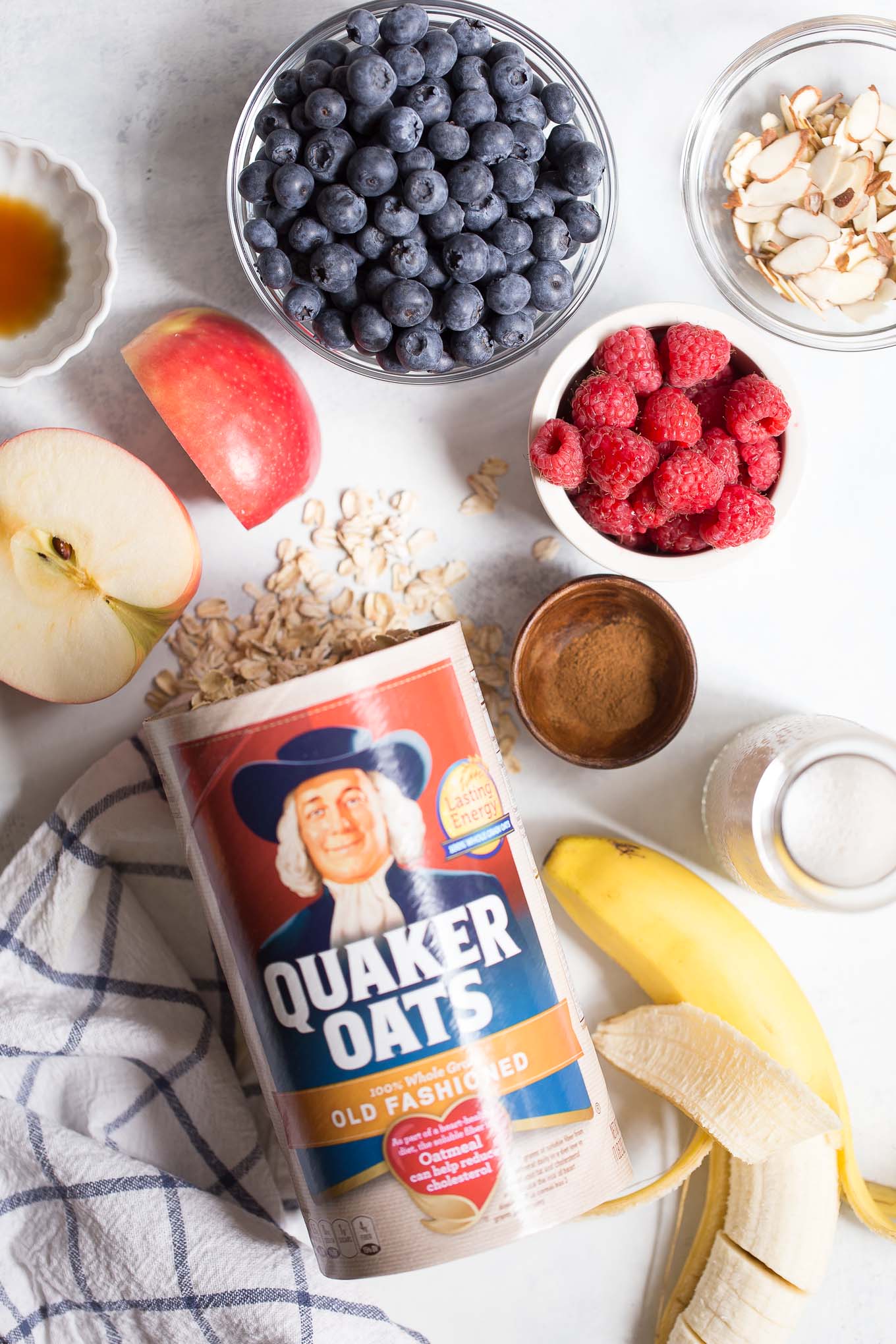 Slow Cooker Oatmeal Recipe - Here's how to make slow cooker oatmeal with old fashioned oats and 3 delicious variations: apple crisp, peanut butter banana, berry crunch