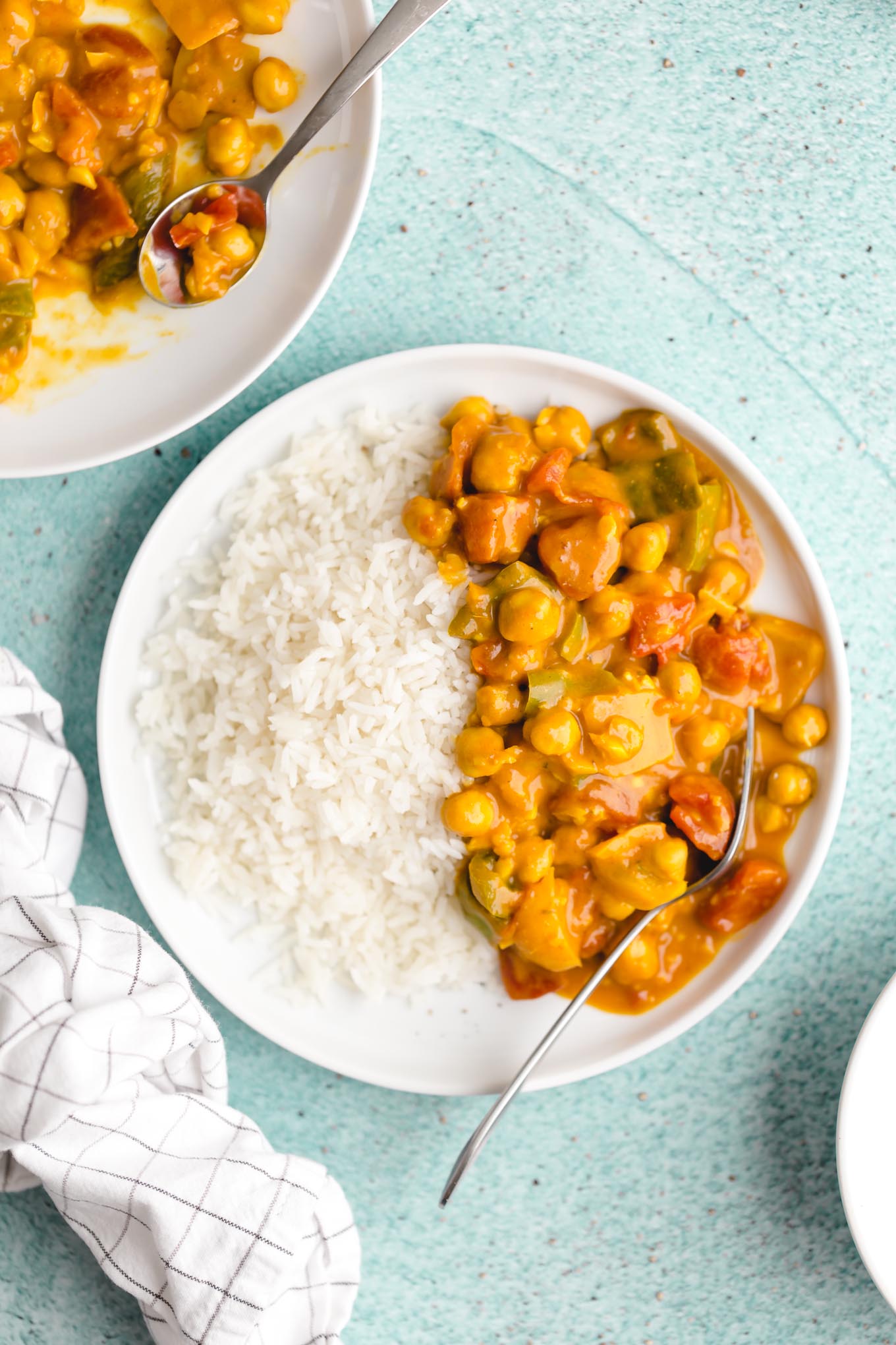 quick and easy vegetarian curry recipe made with chickpeas and coconut milk