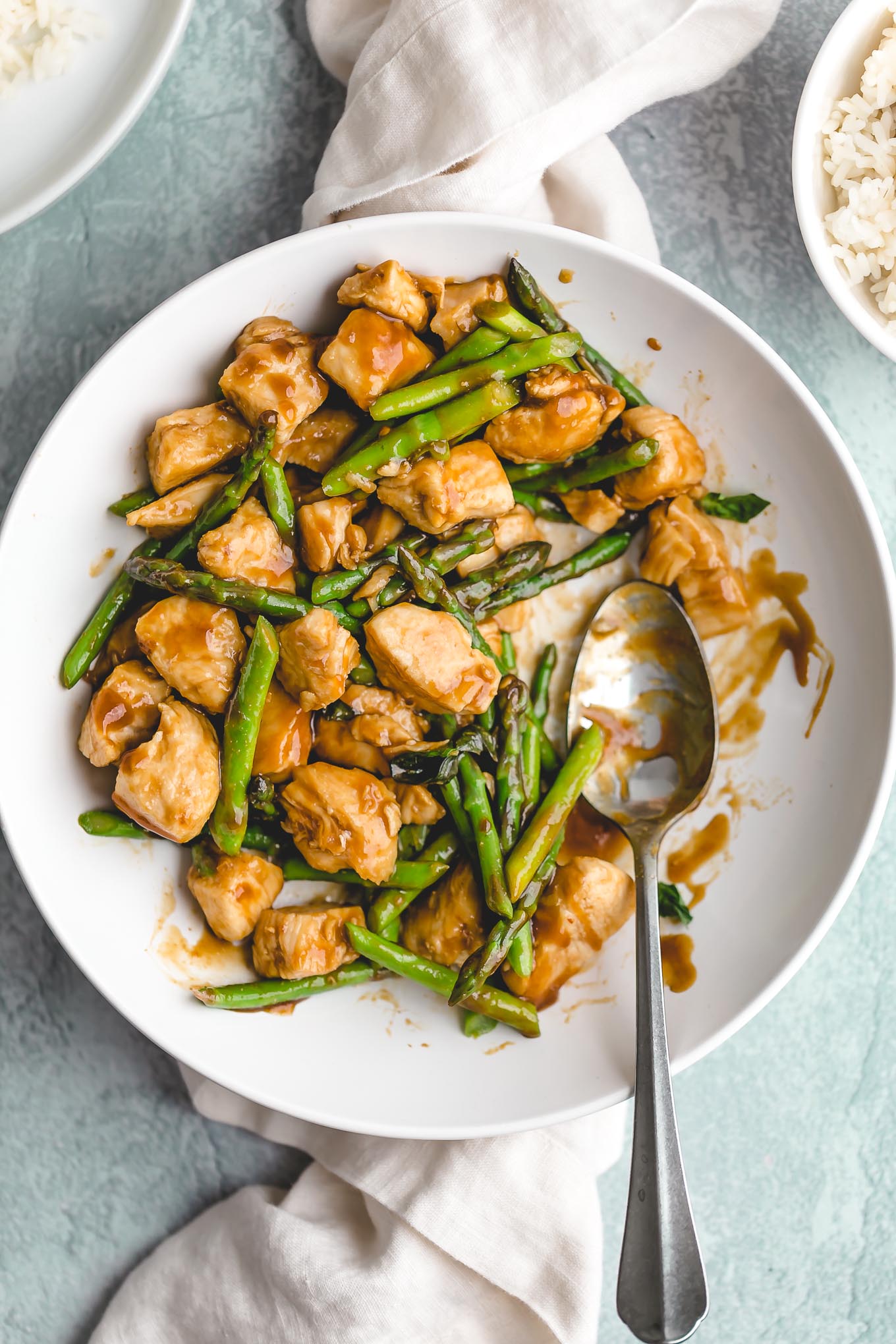 Spicy Basil Chicken Stir Fry (287 calories) - a fragrant and fresh Asian stir fry recipe that's ready in 20 minutes! 