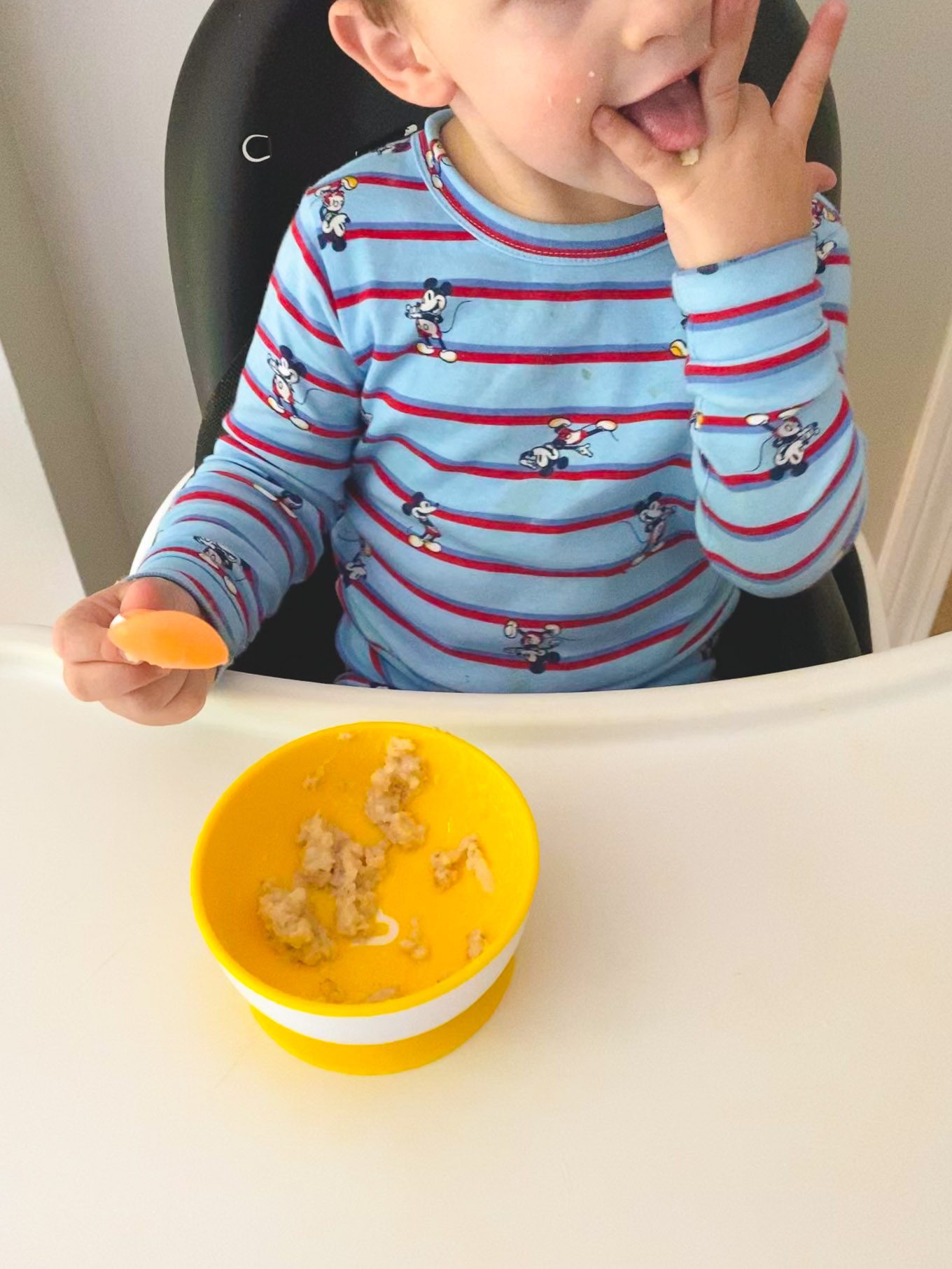 toddler eating oatmeal